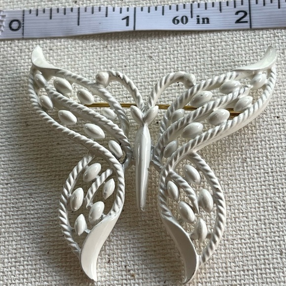 Vintage White Enamel Butterfly Brooch – Openwork Design - Picture 2 of 3